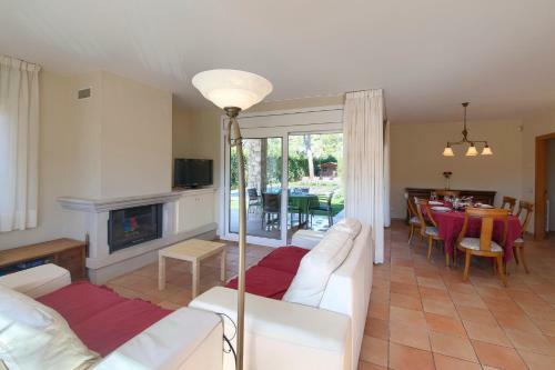 5 Bedroom House In Begur With Private Pool And Garden (Ref.h53)
