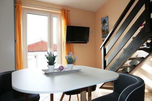 Apartamento Villa Mit Whirlpool F�r 32 Per