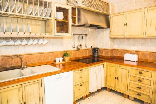 Casa Para 10 Personas En Campo de Golf A�oreta