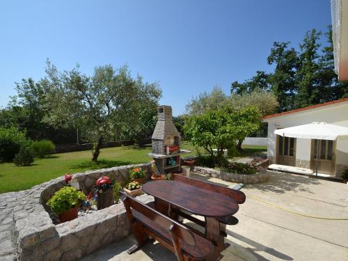 Apartment Omi�alj 1