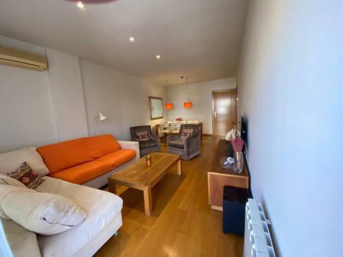 Comodo Y Amplio Apartamento En Berga