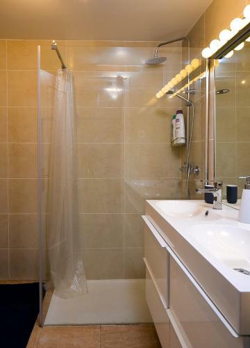 Hostal Torrequebrada Golf & Beach Guesthouse