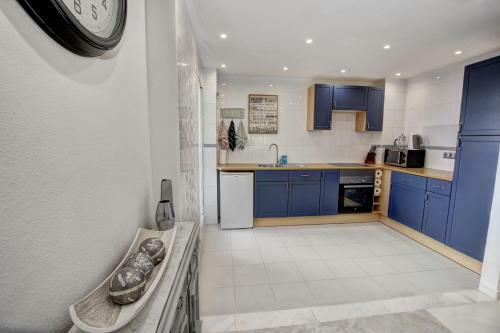 Timon Ii, Luxury 3 Bedroom Beachside Apartment