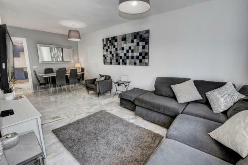Timon Ii, Luxury 3 Bedroom Beachside Apartment