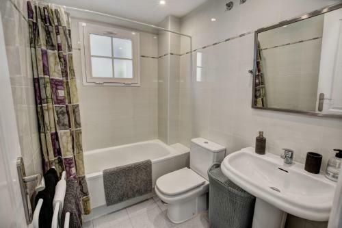 Timon Ii, Luxury 3 Bedroom Beachside Apartment