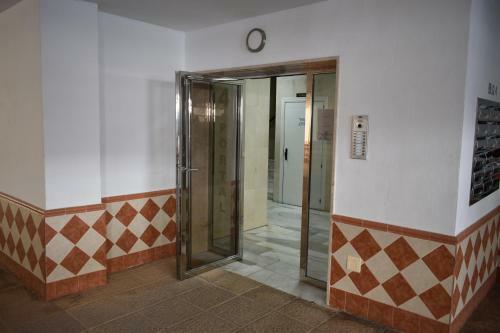 Timon Ii, Luxury 3 Bedroom Beachside Apartment