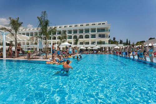 Hotel Karmir Resort & Spa