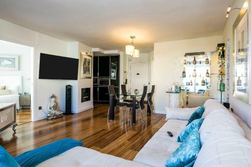 Luxury Apartament In Marina