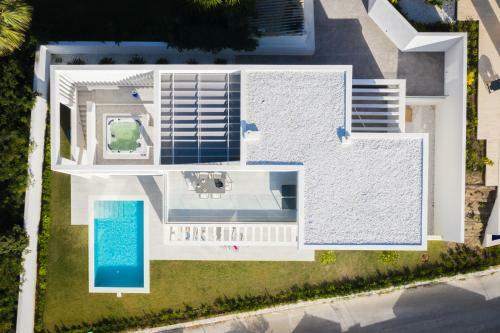 Oasis - Newly Constructed Luxury Villa With Jacuzzi