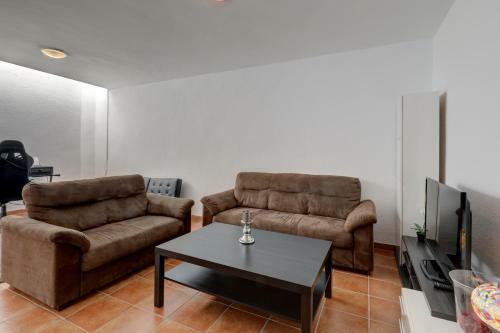 011 Bright And Spacious Villa With Private Pool