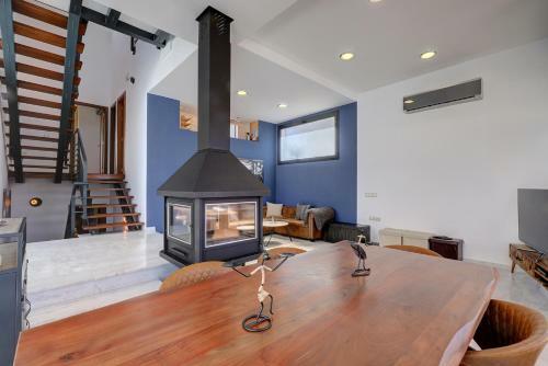 Villa In Puerto Marina With Private Pool