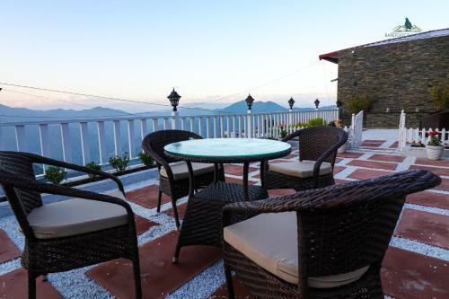 Villa Serene Bungalow In Foothills Of Himalayan Range