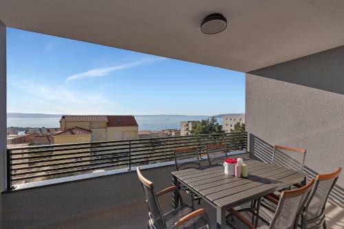 Luxury Apartment Sidro With Beach Parking