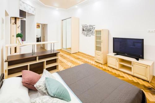 Bright And Cozy Apart With Balcony