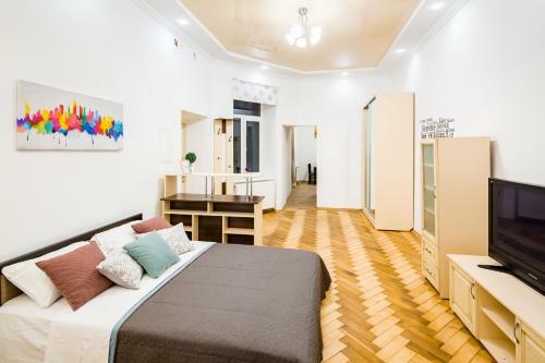 Bright And Cozy Apart With Balcony