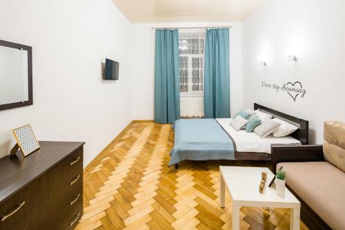 Bright And Cozy Apart With Balcony