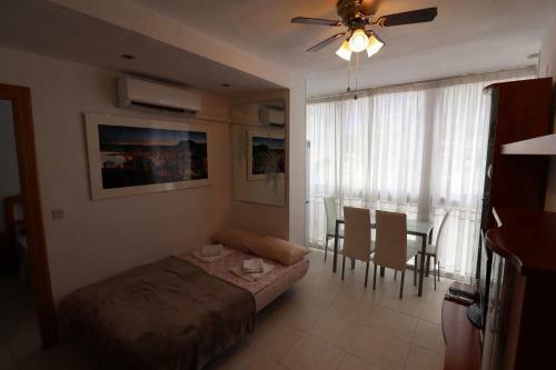 Apartment 1 Bedroom, 90m Levante Beach