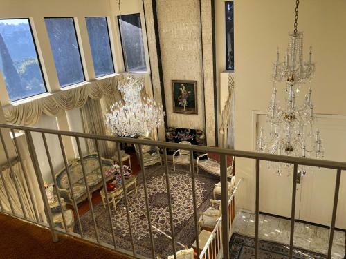 Hollywood Hills Private Room Available