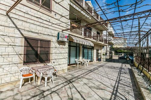 Hostal Apartments Sustic
