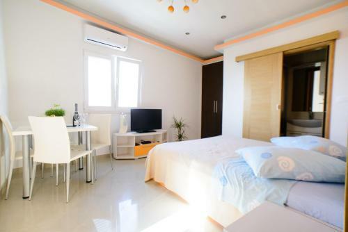 Lara Apartments