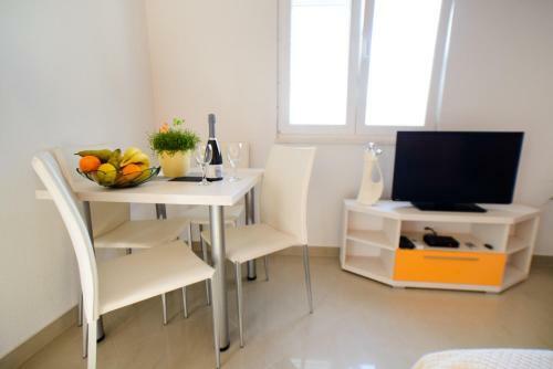 Lara Apartments
