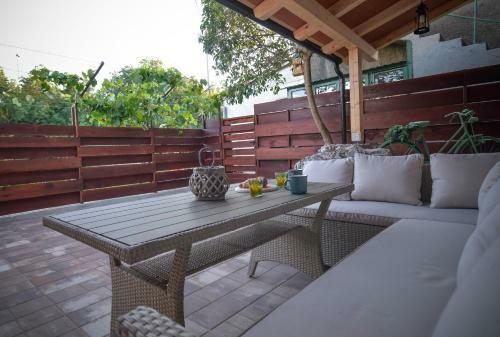 Vintage Garden Apartment