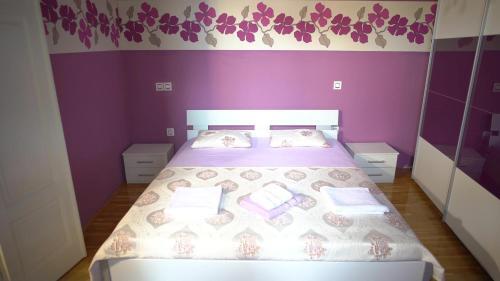 Apartments With Wifi Pula - 15986