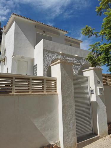 Casa Con Terreno Privado - A 800m De Playa Poniente