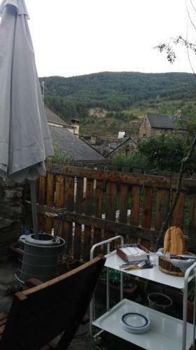 Borau - Casa 150m2 Con Jard�n Y Barbacoa