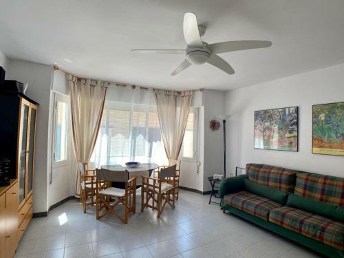 Apartamento Blanes Old Town: 2 Blocks/2 Min Walk To The Beach