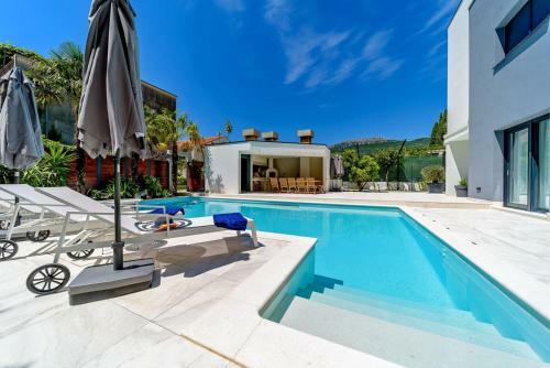 Luxury Villa Velvet Bourbon Split With Private Pool By The Sea