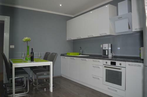 Apartamento Green-beautiful Modern Apt With Balcony & Garden