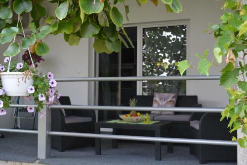 Apartamento Green-beautiful Modern Apt With Balcony & Garden
