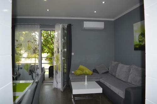 Apartamento Green-beautiful Modern Apt With Balcony & Garden