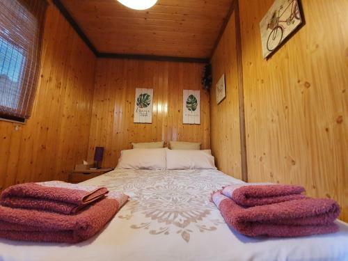 Agroturismo Casa Rural La Canadiense Log Cabin