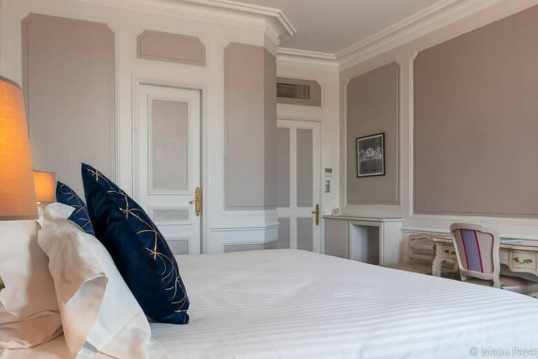 Hotel Grand De La Reine