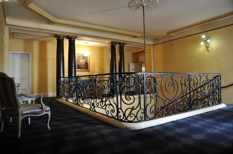 Hotel Grand De La Reine