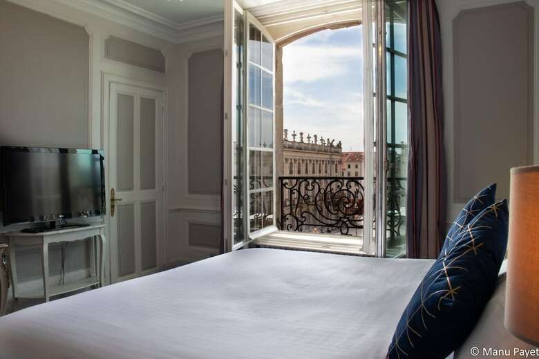 Hotel Grand De La Reine