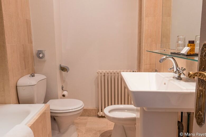 Hotel Grand De La Reine