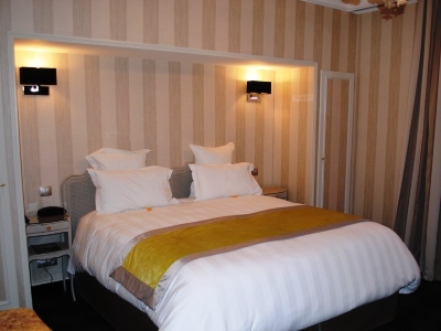 Hotel Grand De La Reine