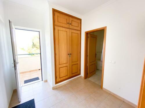 Casa Elena - Villa Espa�osa Junto Ao Supermercado, Centro E Praias