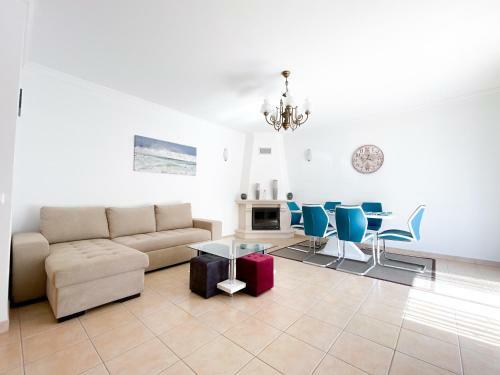 Casa Elena - Villa Espa�osa Junto Ao Supermercado, Centro E Praias