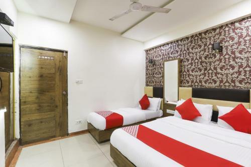 Oyo 82082 Hotel Down Town
