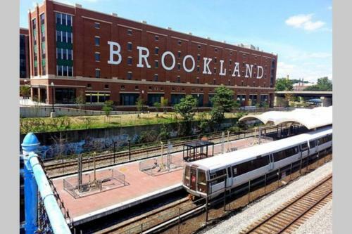 Apartamento Elegant Brookland Oasis With Patio, Pool, Gym, Smart