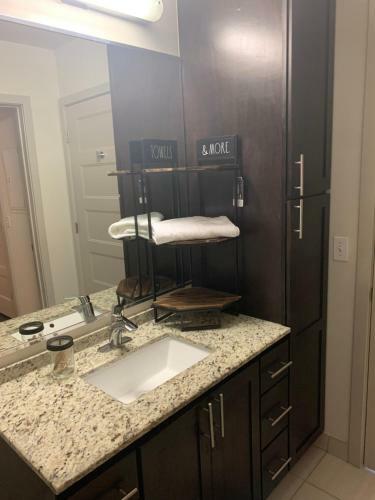 Apartamento Elegant Brookland Oasis With Patio, Pool, Gym, Smart