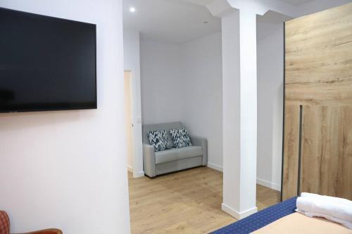 Apartamento Piso Reformado. 2 Min Del Casco Viejo. Con Garaje.
