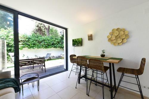 Apartamento Con Jardincito En El Centro De Cadaqu�s