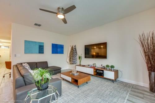 New Luxurious 6 Bedroom Solterra Villa With Pool Villa