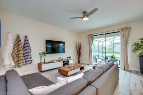 New Luxurious 6 Bedroom Solterra Villa With Pool Villa