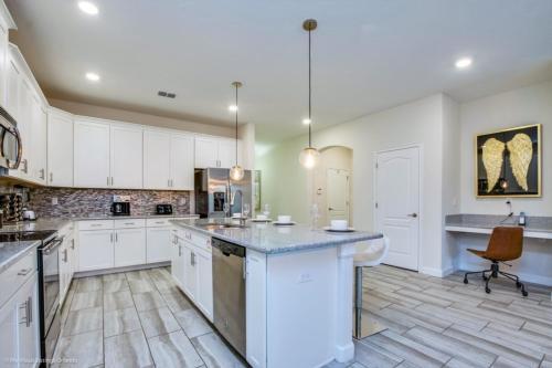 New Luxurious 6 Bedroom Solterra Villa With Pool Villa